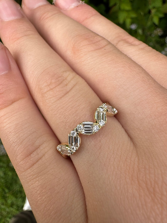 Half-eternity band - lab-grown diamonds