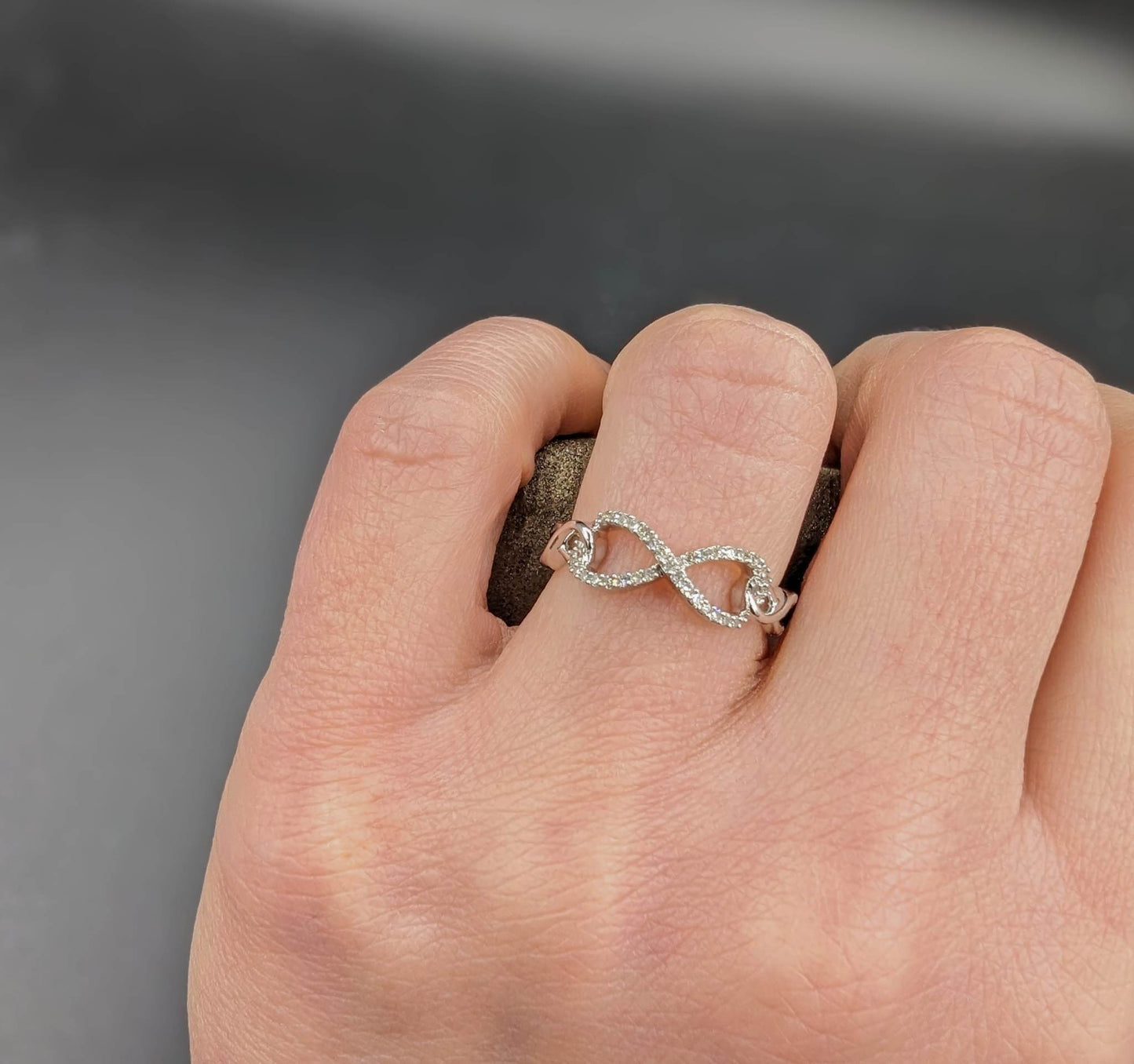 Bague Infini en or blanc avec diamants