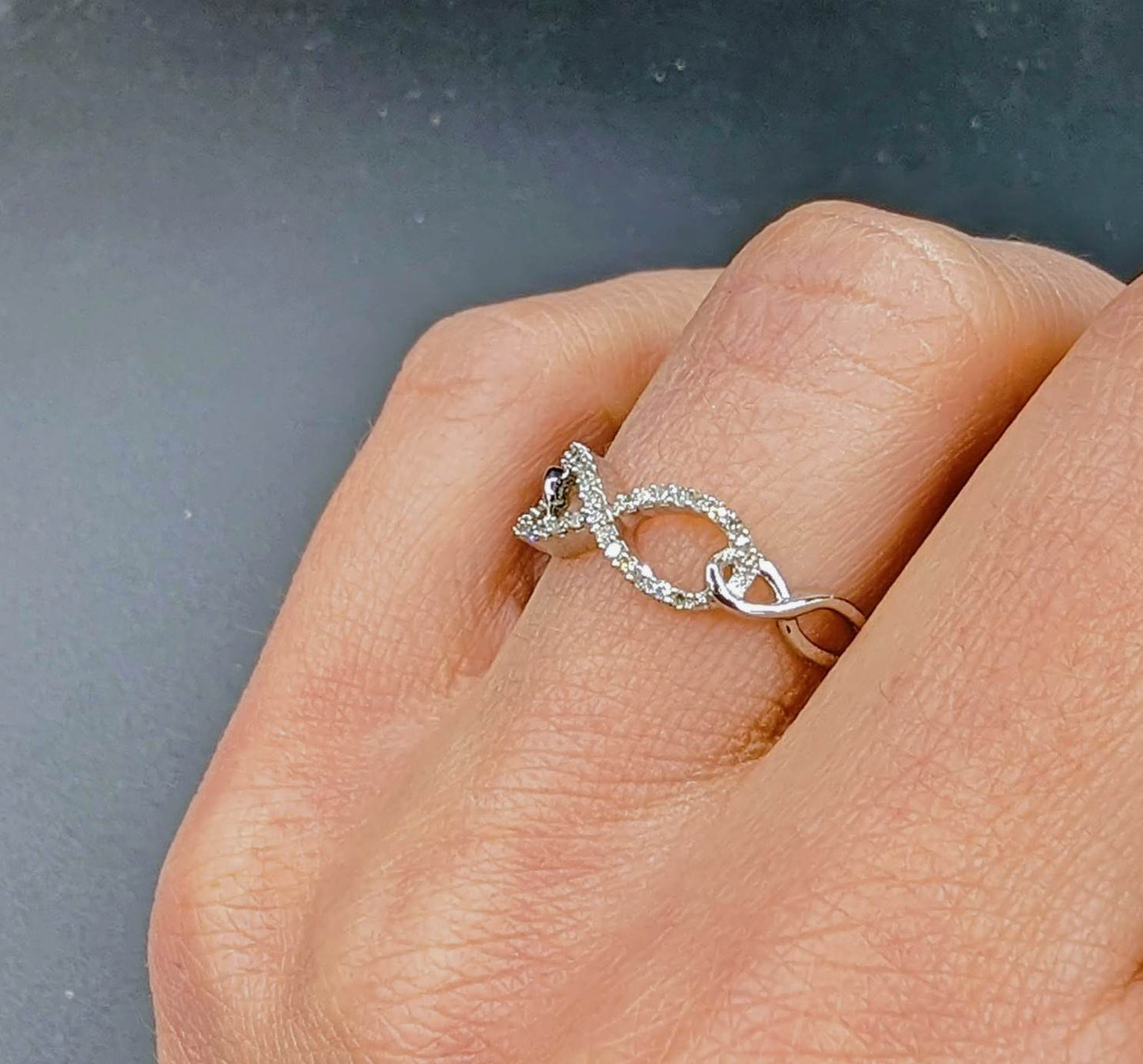 Bague Infini en or blanc avec diamants