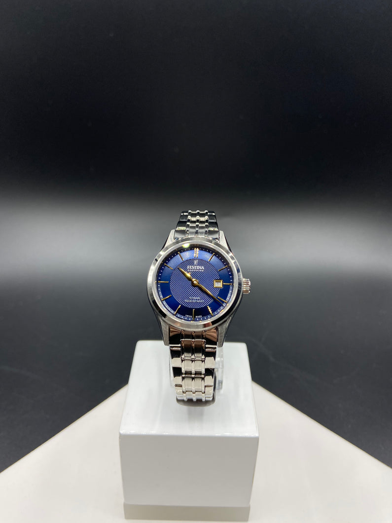 Montre Festina avec cadran bleu marin et bracelet en acier inoxydable - Bijouterie Jean-Claude Gagnon
